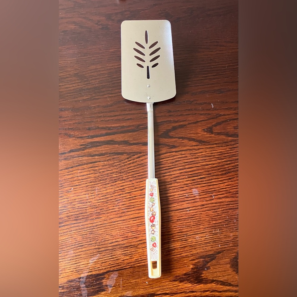 MCM made in Japan melamine Spatula